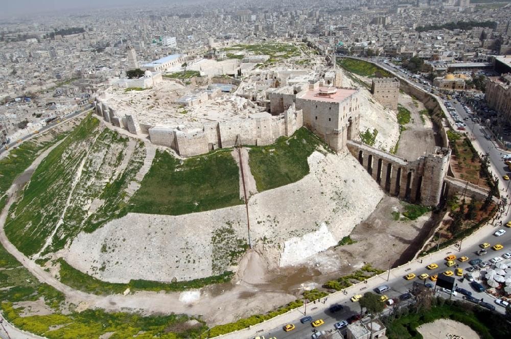 Citadel,_Aleppo,_Kareem,_tours,_Syria